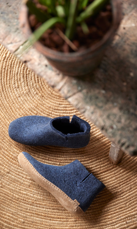 files/glerups_denim_boot_let_on_carpet_be9ec152-4cfd-4d8b-8414-a56fd984f979.jpg